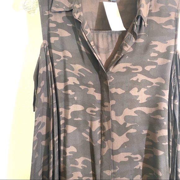 Brown camo cold-shoulder long sleeve button down blouse ROCK & REPUBLIC NWT sz M - Picture 2 of 10
